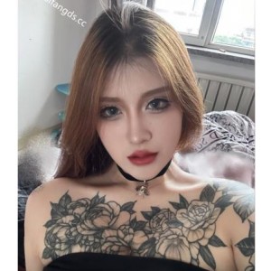 快手网红坤坤：露脸纹身车衣棒棒糖，精彩视频观看