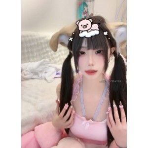 明星妹子定制：巨嫩山峰萌妹1v/300m，舌头超灵活，服装涩到心动