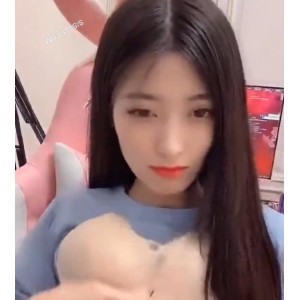 英雄联盟主播月月大小姐1v1挑战65m，精彩对决收藏无数