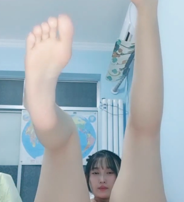 清纯美女热舞诱惑,扒拉神秘处放飞自我,4.14分钟喷涌不止