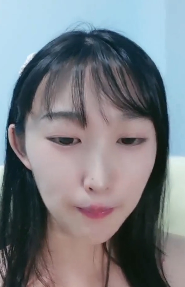 清纯美女热舞诱惑,扒拉神秘处放飞自我,4.14分钟喷涌不止