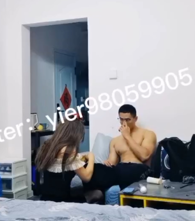 推特小伊搭讪体育生小鲜肉合集,肌肉帅哥学生10V+1G百度盘