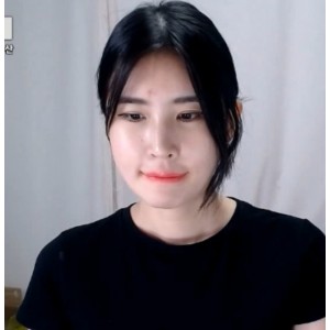 韩国主播ekgp：H级丰乳胖臀御姐甩奶按摩高清视频17.4GG