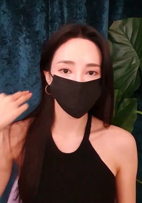 韩国热舞女神ekwnddl:优质身材热舞,百度ED2K收藏狂潮