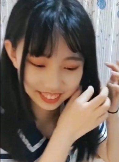 为此,她认为“开金口”是指有好运气,能够获得财富和成功。这种有趣的互动也成为了两人直播中的一大亮点。如果你是樱子和七七的忠实粉丝,那么这个直播资源合集绝对不能错过!快来收藏这份49.2g的宝藏,一起回味她们的精彩瞬间吧!