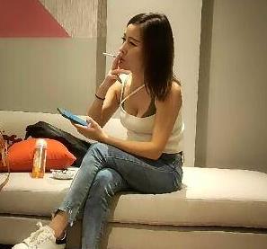 战神小利+加钱哥合集：19V8G，颜值身材黑丝服务，网约套路视频，小伙伴必备资源