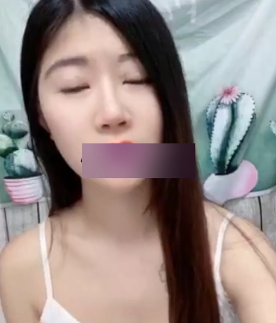 网红玲玲：身段纤细吸引男粉丝，作品合集精彩不容错过
