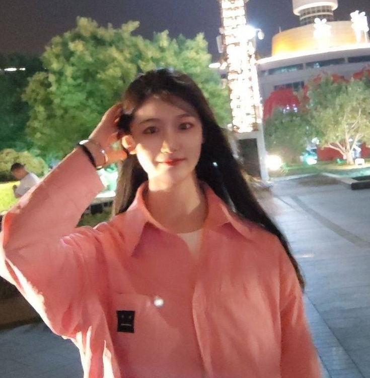 重庆美女李欣泄密照片159张，1.14G存储空间惊艳豪华奢华