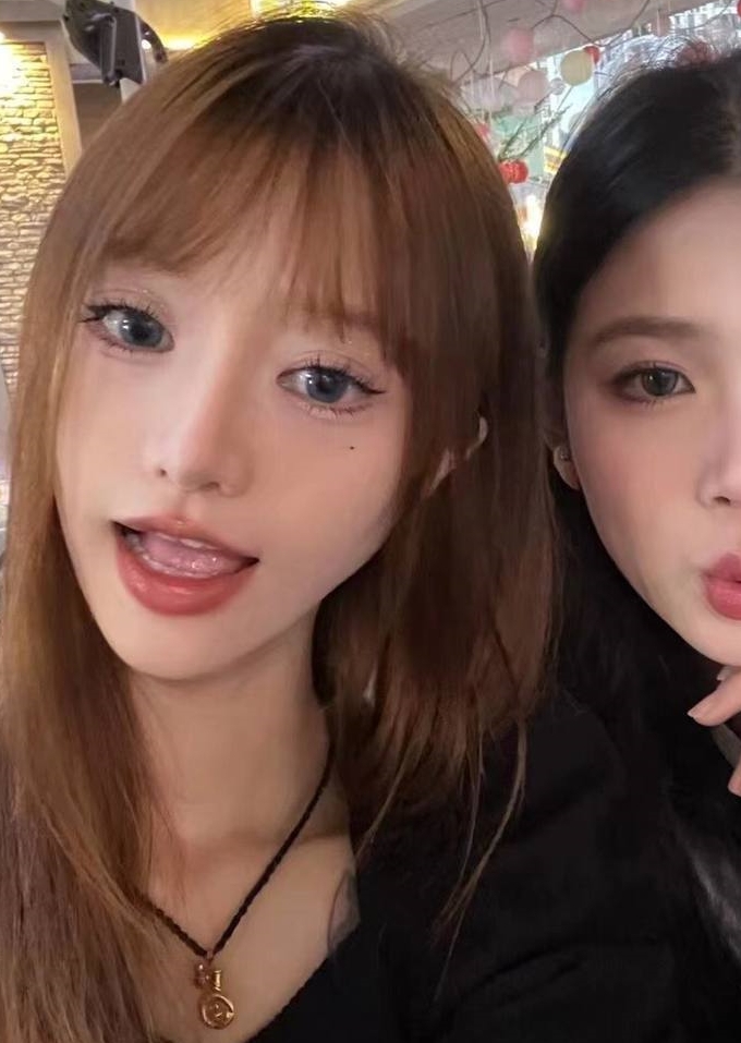 重庆美女李欣泄密照片159张，1.14G存储空间惊艳豪华奢华