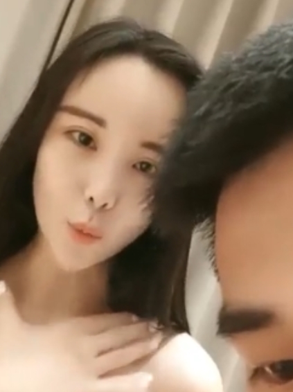 奇怪热舞诱惑之星，52个视频合集，46.2GB精彩收藏，百度热搜！
