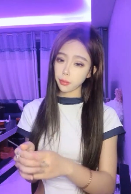 奇怪热舞诱惑之星，52个视频合集，46.2GB精彩收藏，百度热搜！