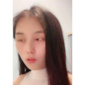 百度盘蜜桃臀美妞放飞自我最新合集1V1.5G，朋友快裆进出，解压观看