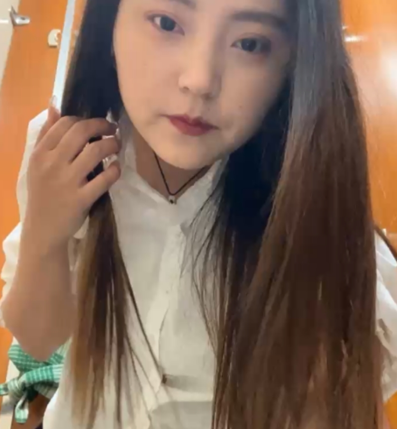 百度ED2KLoveLynn男厕玩具秀696v241.4g含新增117v，黑长直大长腿在隔间玩奇妙玩具