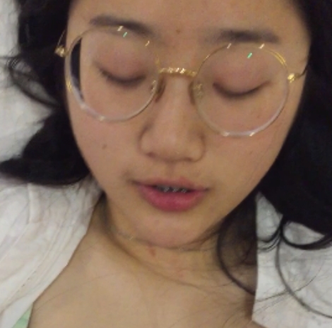 眼镜妹小冰精选视频照片合集6V/49P/2.45G，包含模糊抓拍，便于收藏