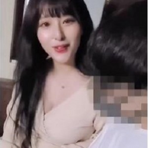 桃果明里FC2退网大妈自拍超高质量视频(1V432M)