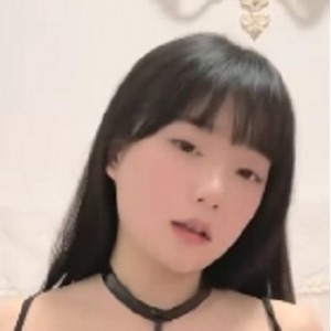 推特邻家女神幼齿浴室道具视频2V1.69G神秘领域